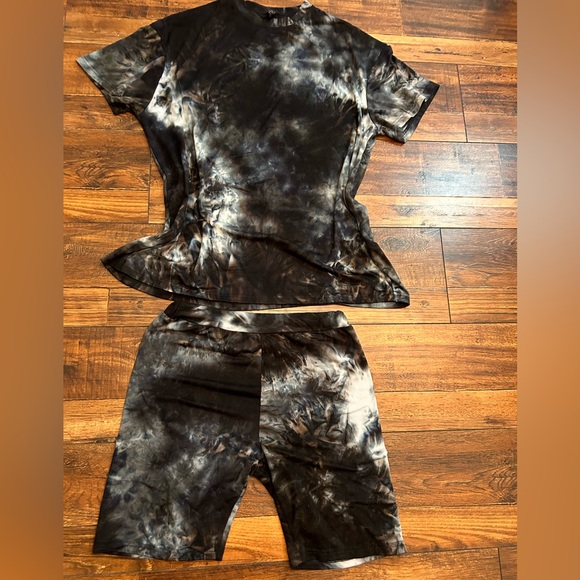 SHEIN Matching Tie Dye Navy Blue Lounge Set With Short Sleeves and Shorts Small. - Picture 3 of 11